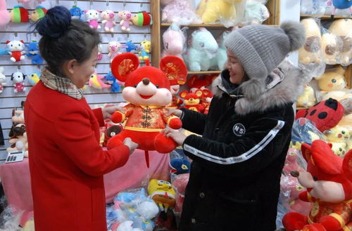 鼠你最紅 鼠元素春節(jié)商品走俏，玩具銷(xiāo)售熱度飆升